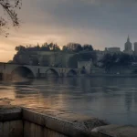 Quoi visiter a avignon 2024 : pont Saint-Bénézet et Palais des Papes au lever du jour