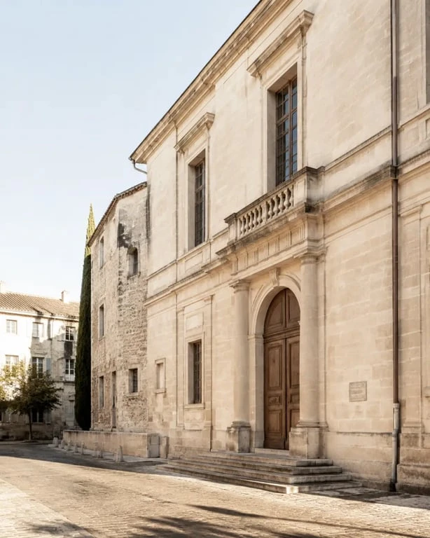 Musées Avignon gratuits : façade d'un musée municipal dans le centre historique d'Avignon