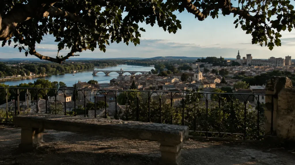 Rocher des Doms à Avignon, vue sur le Rhône et le pont Saint-Bénézet