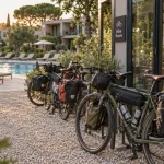 Hotel festival sud avignon : vélos dans la Bike Room et piscine extérieure