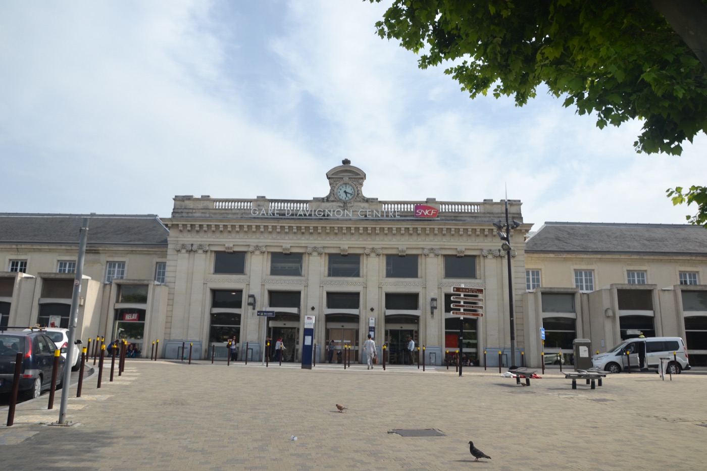 Façade de la gare d’Avignon Centre, repère pour rejoindre Le Totem